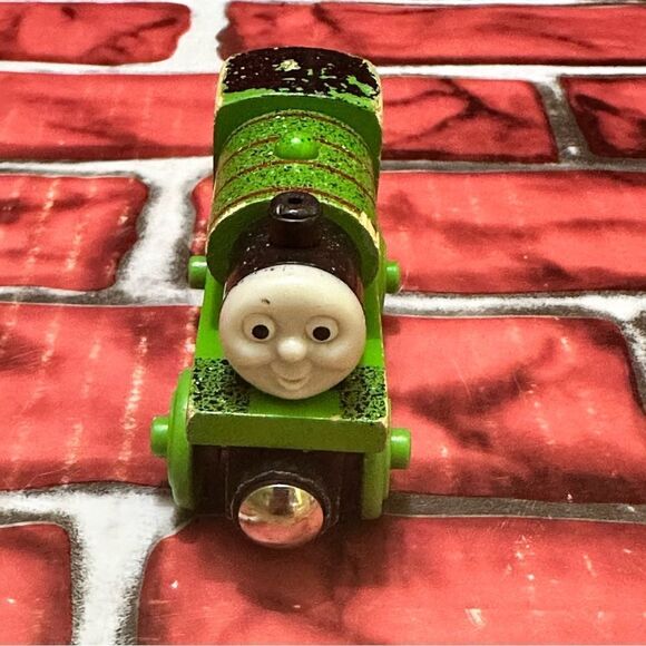 Thomas & Friends Railway Wooden magnetic PERCY train - Picture 6 of 6